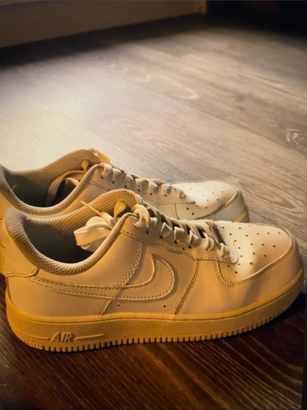 Nike Men’s Cream/White Low Top Sneakers